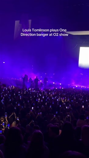 Louis Tomlinson played a massive One Direction anthem at the O2 in London tonight x