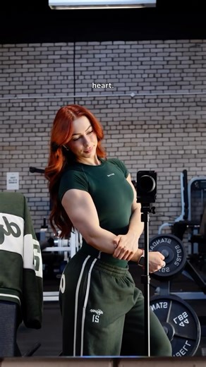 Ari ♡ on Instagram: "don’t even recognise that first girl anymore 😶 no broken heart, just hit rock bottom 🤷🏻‍♀️ #gym #transformational #glowup #beforeandafter #musclegain"