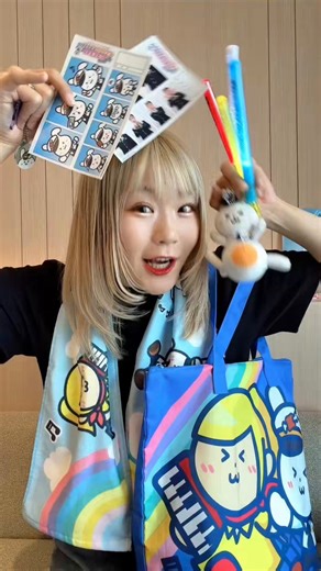 【🎊グッズ大発表🎊】#ハラミちゃん47ツアー2026愛情たっぷり47都道府県ツアーグッズついに完成😭😭😭✨今回は飛行機コンセプト✈️大量につくっちゃった💓笑オススメは47種類キーホルダー！(なんとパズル付き🧩)🛒通販スタート4/3(金)18:00〜https://t.co/Ph8WoaoBNL各地会場でも販売🌈