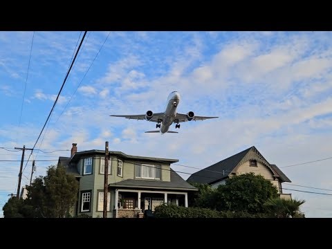 (Rare) (Adelaide Sticker) United Airlines boeing 787-9 overhead landing in San Diego Airport!