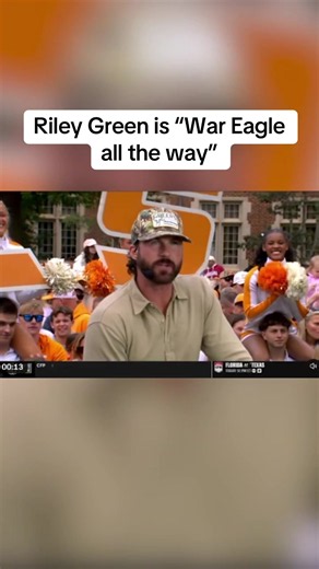 Riley Green had to pick with his heart, taking Auburn over Georgia. Courtesy ESPN #wareagle #auburn #georgia