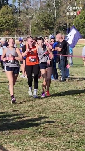 This runner was ready to ace her final race. But then she saw a rival who needed help.
