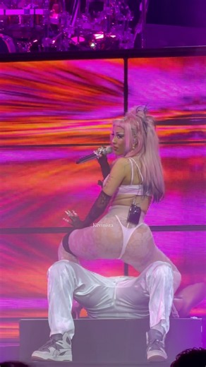 Doja Cat “Make It Up” live in Portland, Oct, 17