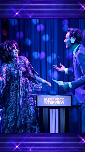 #ParkerPosey tries to guess what Jimmy is asking her in a Silent Disco Interview! 😭 #FallonTonight