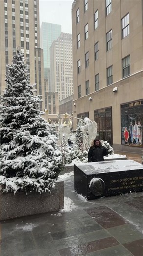Rockefeller Center Christmas Tree ❄️☃️❄️🎄 | New York Times Square