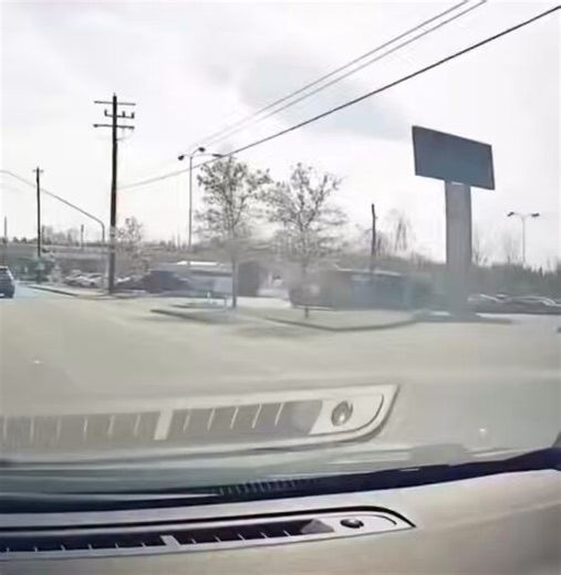 LYNNWOOD DRIVER CAUSES FIREY EXPLOSION AFTER HITTING A POWER POLE BY THE LIGHT RAIL💥😳