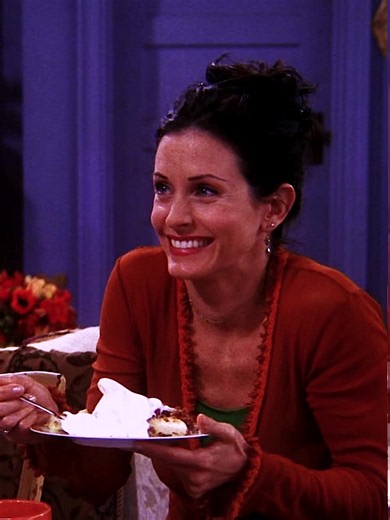 Jennifer Aniston & Courteney Cox: Iconic Friends Comedy Scene