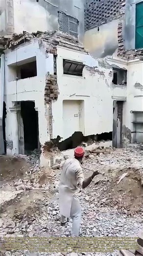 Demolishing a Memory: The Physics of a Controlled Fall