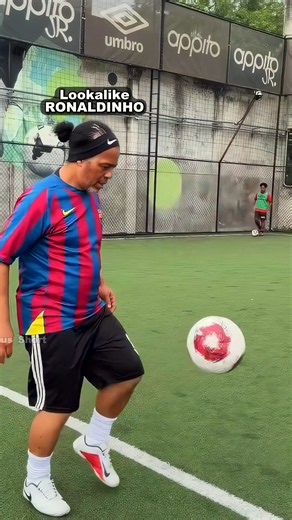 Magic of RONALDINHO 😍⚽