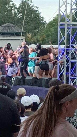 Move Shake Drop - Flo Rida LIVE Busch Gardens Tampa
