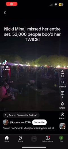 Nicki Minaj Voice: “WHEN YOU HIT THE STAGE THEY WAS BOOING AND LEAVING” at Nicki Pink(St!nk)Friday 2 tour. All over the world Nicki was hours late/getting boo’ed, & fans walking out. That’s in This decade!!!! 😂😂😂😂 Lil’Kim got a standing ovation at CardiB SOLD OUT CONCERT 😂😂