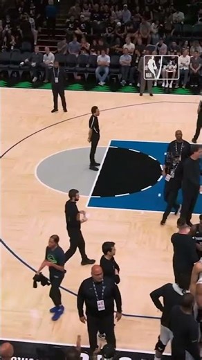 Anthony Edwards daps up Spurs bench with SEVEN MINUTES LEFT 😳🏀 #nba #anthonyedwards #wemby #spurs
