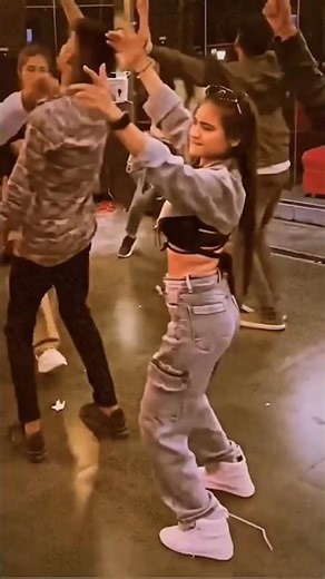 Angreji Beat|Wow 😲 Kya Dance Hai|gippygrewal| #shorts​ #honeysingh​ #status​ #ringtone​ #ringtone