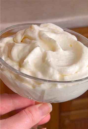 Whipped Champagne: Quick Holiday Dessert