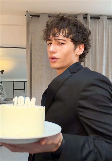 This is for the 10mil, should we do a come back ? Help me make the whole world dance as we have already done❤️🕺 dc: me