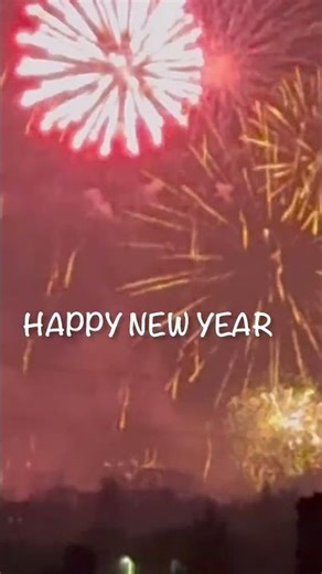 London Celebrates // Fireworks in suburban London, welcoming the year 2026 🎆🎇