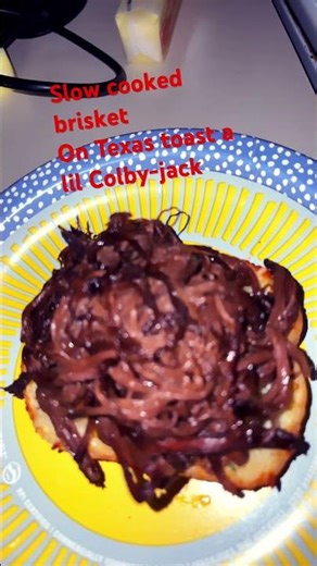 Slow cooked Brisket on Texas Toast (🧄 with 🧀+ 🧀)