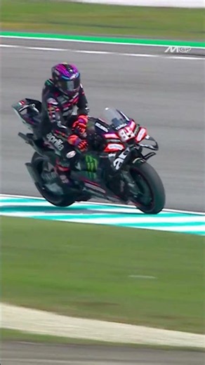 CLOSE call for Jorge Martin at the beginning of Practice! 😮‍💨