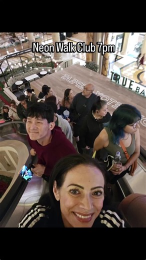 I had such a good time walking the strip with @NeonWalkClub last night! We walked the lad vegas strip for 2 hours and got our steps in. I also made new friends🫶 #neonwalkclub #10ksteps #freethingstodoinlasvegas #healthyhabits #bestclubever