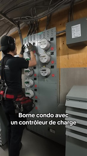 Aujourd’hui, on va venir installer un contrôleur de charge pour la borne de recharge dans un stationnement souterrain. Le contrôleur qu’on a choisi est le DCC9 puisqu’il est facile de retirer le câble du client dans l’embase. La job se fait à deux en une seule journée, soit moi sur le contrôleur et l’autre sur la borne. #recharge #voiture #electricien #electricite #borne