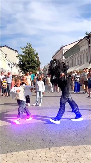 TEACHING SHUFFLE 🤯 LITTLE BOY NEON DANCE 😨🔥 TUZELITY ASTRONOMIA !!