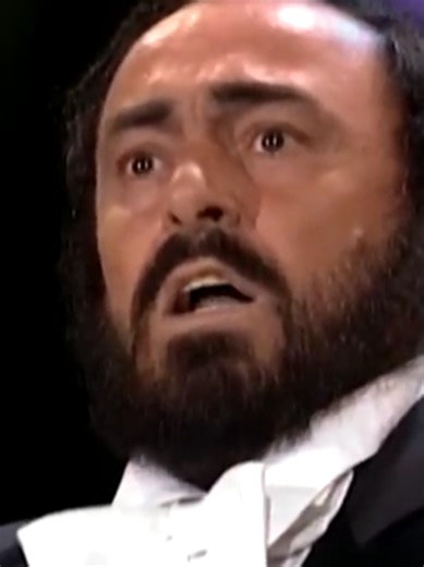 Pavarotti sings Nessun dorma — The Three Tenors 1994