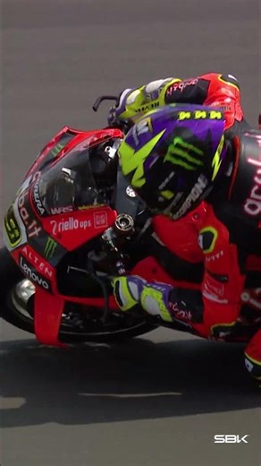 Bulega and Bautista fight for a podium spot 🚀 | #2025SeasonReview 🇬🇧