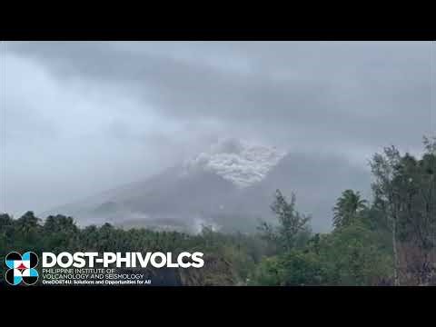 Lava flow-collapse-fed pyroclastic density current at the southwestern slopes... | GMA News