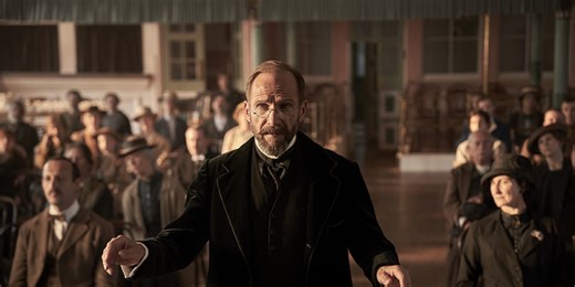 ‘The Choral’ Review: Ralph Fiennes’s Off-Pitch Period Piece