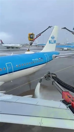 Recent weather conditions require a two-step de-icing ❄️