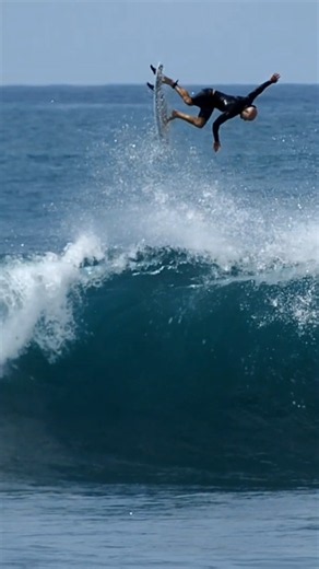 Cleanest Mid-Air Flight Caught on Camera