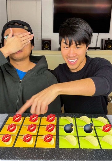 Boom boom kiss 😘💋 #fyp #funny #kiss #boomboom #chipchallenge mminhnhat07, jayllnn and Cardo