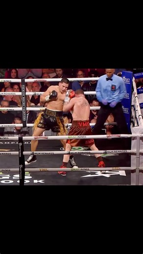 Canelo Alvarez vs Edgar Berlanga - Highlights#boxing #boxing🥊 #knockout #boxingday #boxinghighlights