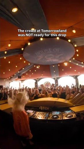 TOMORROWLAND CROWD didn't expect THIS DROP!