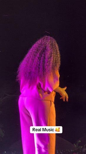 Juliana Kanyomozi Live Performance at Tugende ku Aero Beach