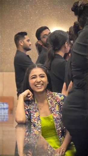 फैशनेबल और प्रोफेशनल दोनों लुक चाहिए? ✨