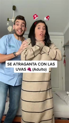 Te atragantas con las uvas 🍇 ¿Qué hacer? ⬇️ 1. Evaluar la situación (adulto) ✅Pedir ayuda o llamar a los servicios de emergencia (se puede dejar el móvil en manos libres) ✅Obstrucción parcial: Si la persona puede toser, hablar o respirar con dificultad, no aplique maniobras físicas. Anímela a toser con fuerza hasta que expulse el objeto. ✅Obstrucción total: Si la persona no puede hablar, toser ni respirar, se lleva las manos al cuello (señal universal) o empieza a ponerse morada, actúe de inmed