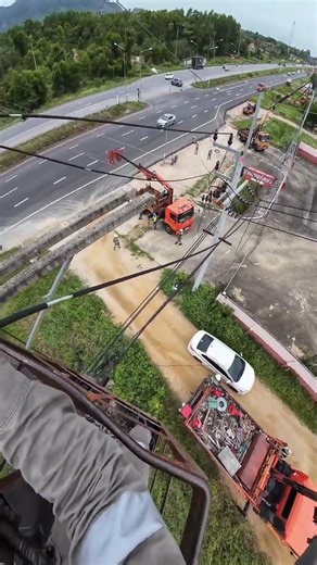 Cutting Power Line Cable ⚡😳 #PowerLine #HighVoltage #CableCutting #Lineman #Electrician