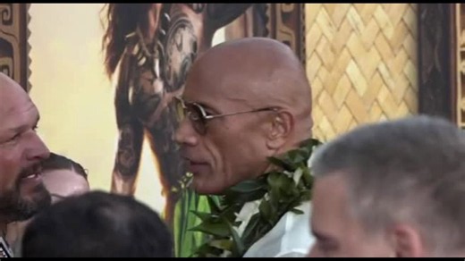 Dwayne Johnson "The Rock" in versione Maui alla prima di "Oceania"