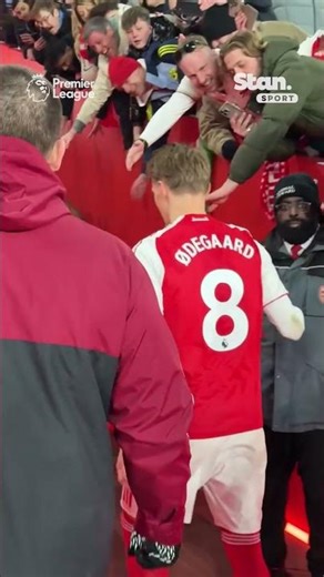 Martin Odegaard gives away his jersey after BIG win at the Emirates 👕 #StanSportAU #PremierLeague