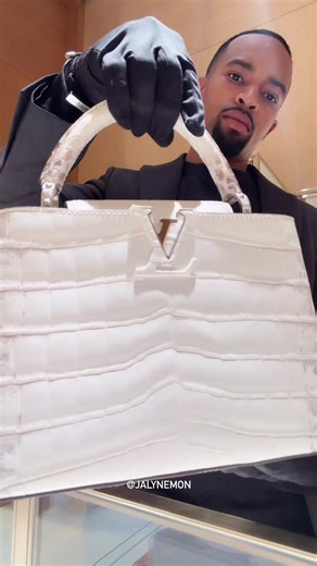 Louis Vuitton Capucines BB in Sahara Naturel #louisvuitton #capucines #capucinesbb #lvcapucines #exotic @Louis Vuitton