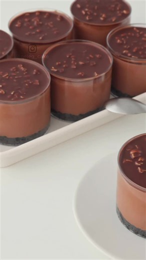 🤎✨Chocolate Crispy Cheesecake Cups: A Perfect Blend of Crunch & Cream! 🤎✨ | Chocolate mousse in glass jars, Dessert ideas for parties, Easy chocolate dessert recipe
