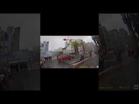 Don't Trust the Green Light: Taiwan Traffic Tips #Shorts