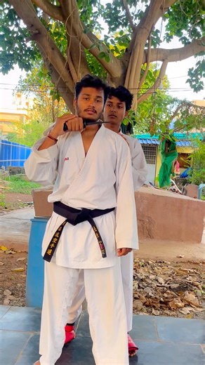 Karate Instructor Shows How to Escape a Knife Threat (Fast!) #kifee #selfdefense #karate #viral