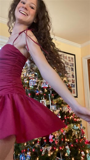 Irish Dancing Magazine on Instagram: "Tis’ the season❤️🎄 Our team here at IDM is wishing all of you a very happy Christmas and holiday season with your friends and family!! We Inspire. We Educate. We Motivate. #WeAreIDM"