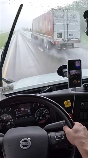 Heavy Rain Highway Driving | Real Trucker Life USA | American Highway Traffic #shorts