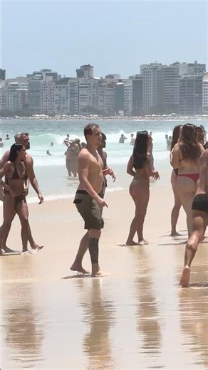🇧🇷 Leme Beach A Wavy Day
