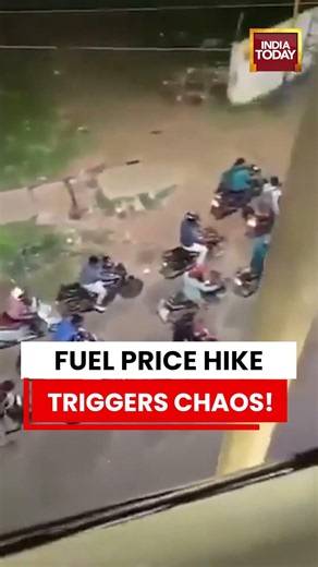 Fuel Price Hike Sparks Chaos in Bhubaneswar as Petrol Pumps See Massive Rush #viralvideo #fuel
