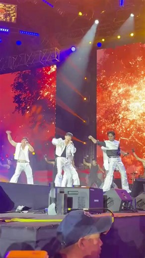 P-POP KINGS AS CLOUD DANCERS☁️ WATCH: SB19 stunned the crowd waiting for the New Year at Taguig City's 2026 New Year's Eve countdown on Wednesday, Dec. 31, 2025. | via Hermes Joy Tunac/GMA Integrated News | GMA News