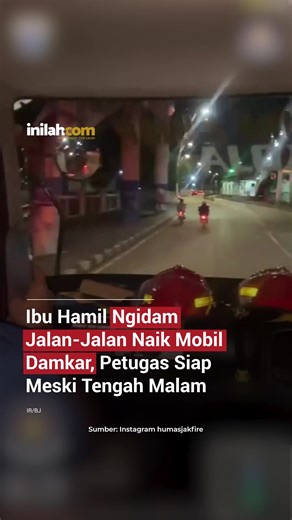 Sebuah video yang dibagikan akun Dinas Penanggulangan Kebakaran dan Penyelamatan Provinsi DKI Jakarta memperlihatkan seorang ibu hamil yang mendatangi Kantor Sektor Gulkarmat Koja, Jakarta Utara, pada Jumat (2/1/2026) dini hari. “Ibu tersebut meminta izin kepada petugas untuk naik dan berkeliling menggunakan mobil pemadam kebakaran,” ujar keterangan di kolom keterangan. Sebagai bagian dari pelayanan masyarakat, petugas pun memberikan pendampingan dan mengizinkan permintaan tersebut. - Selengkapn